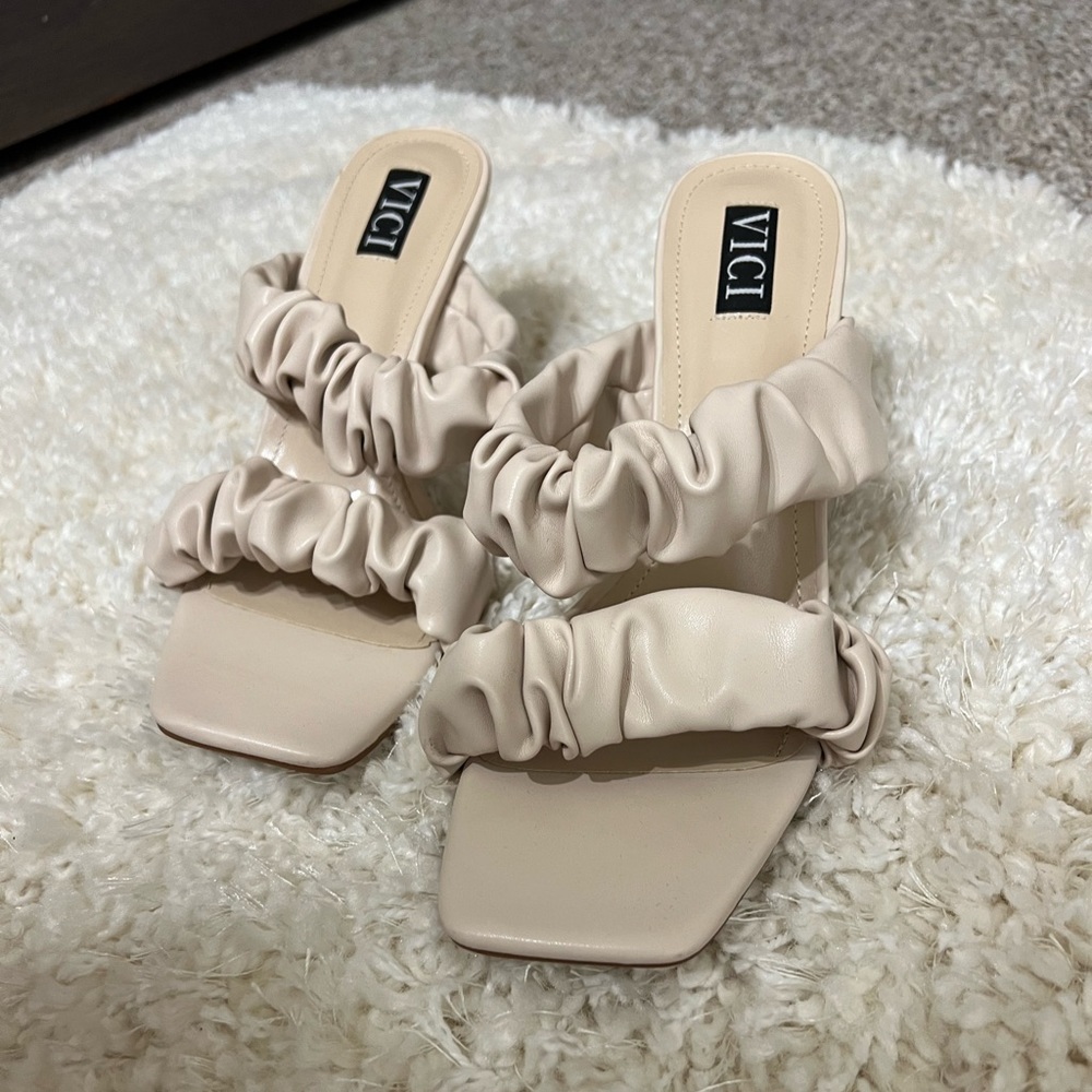 Vici Wilma Square Toe Heels size 8.5